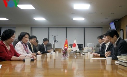 日本を訪問中のガン国会副議長の活動